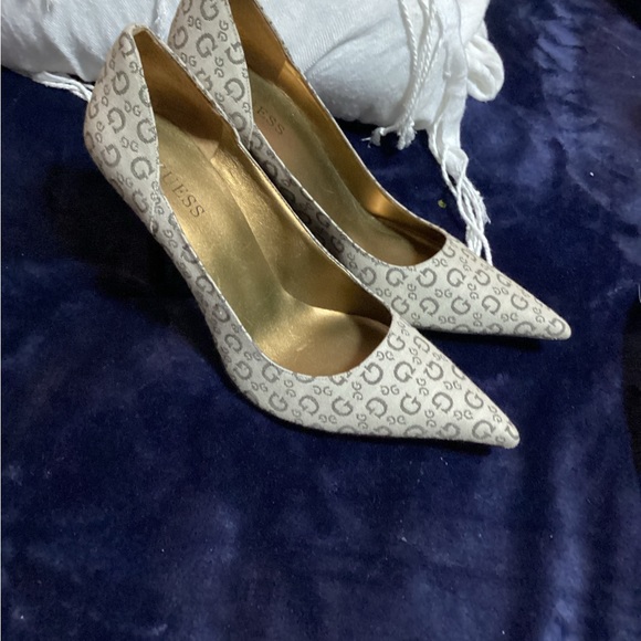 Guess heals - Picture 3 of 3